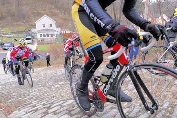 fietsen-of-vallen-dirty-dozen-bike-race-pittsburgh-racefietsblog-nl