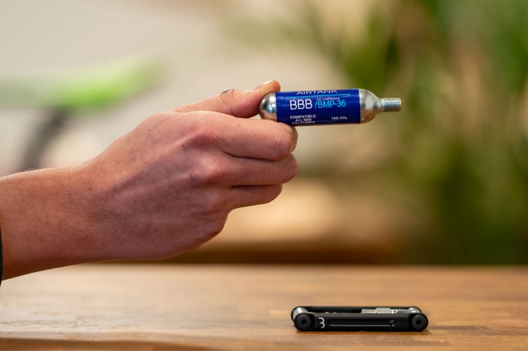 Eerste indruk RoyalFold CO2 Inflator van BBB Cycling Racefietsblog.nl