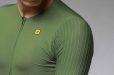 Alé gaat ook in de aardetinten met dit fietsshirt