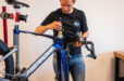 Het werk van de fietsenmaker: de Merida Reacto Pro vanuit de doos tot in de etalage